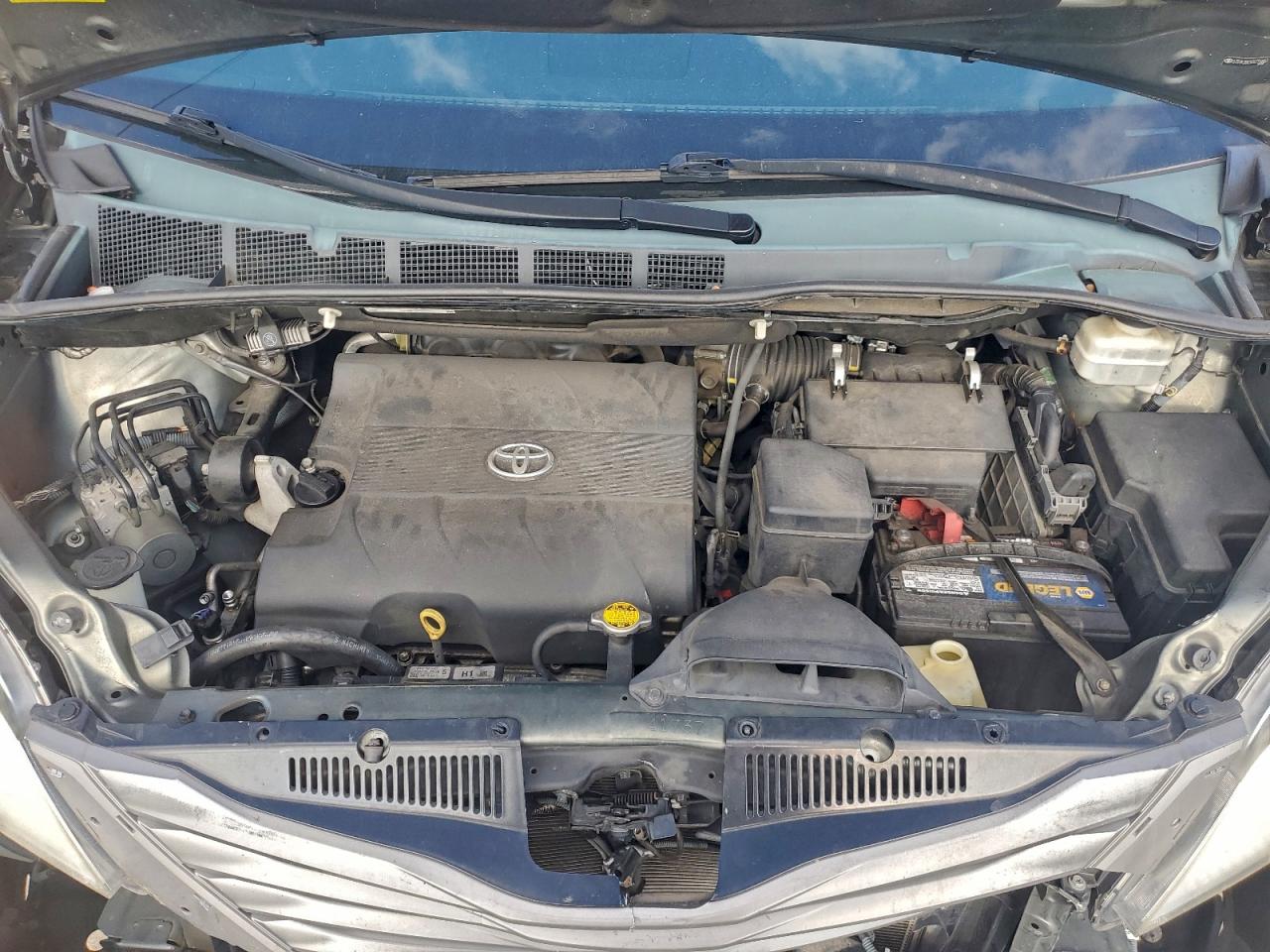 Toyota Sienna Xle Image 9