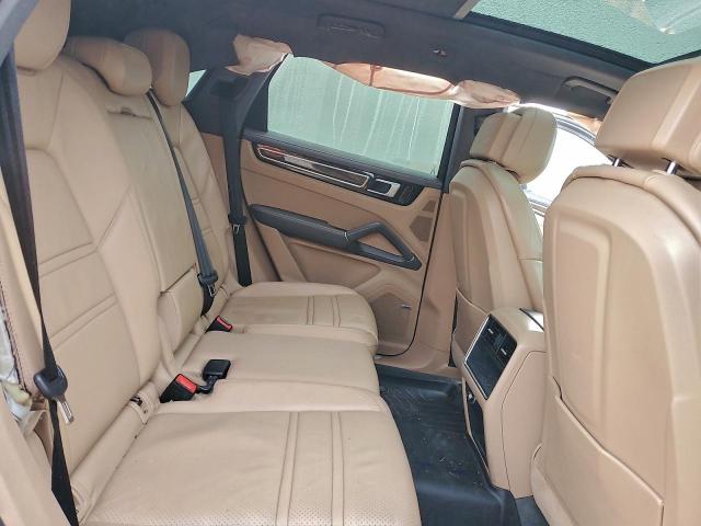 Porsche Cayenne S Image 8