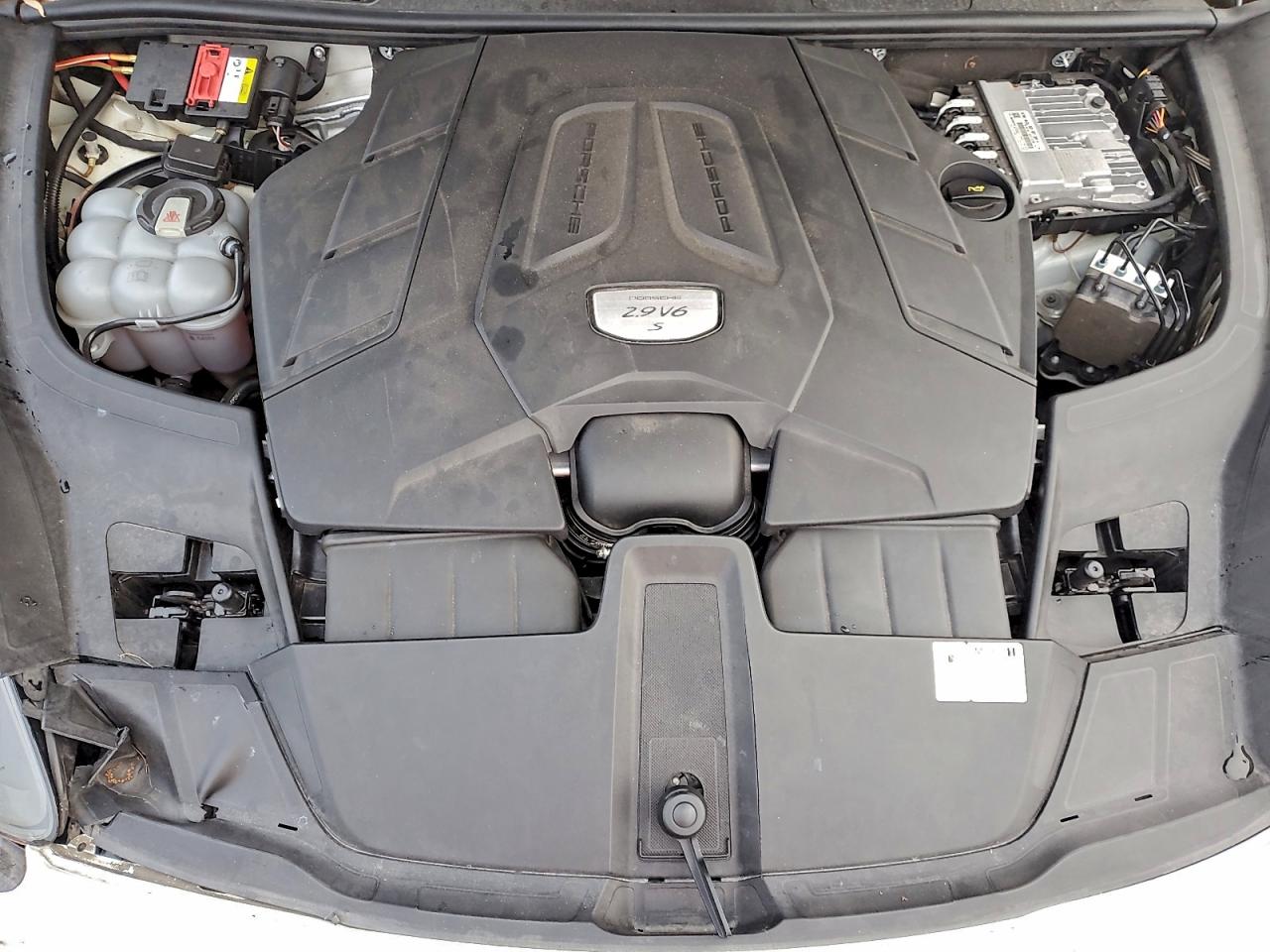 Porsche Cayenne S Image 2