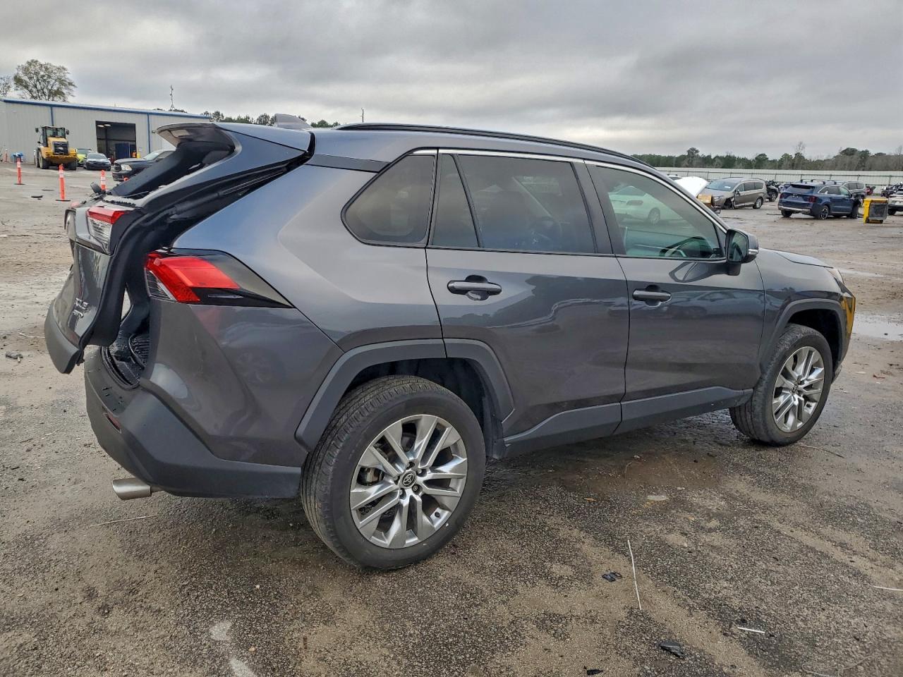 Toyota RAV4 Xle Premium Image 5