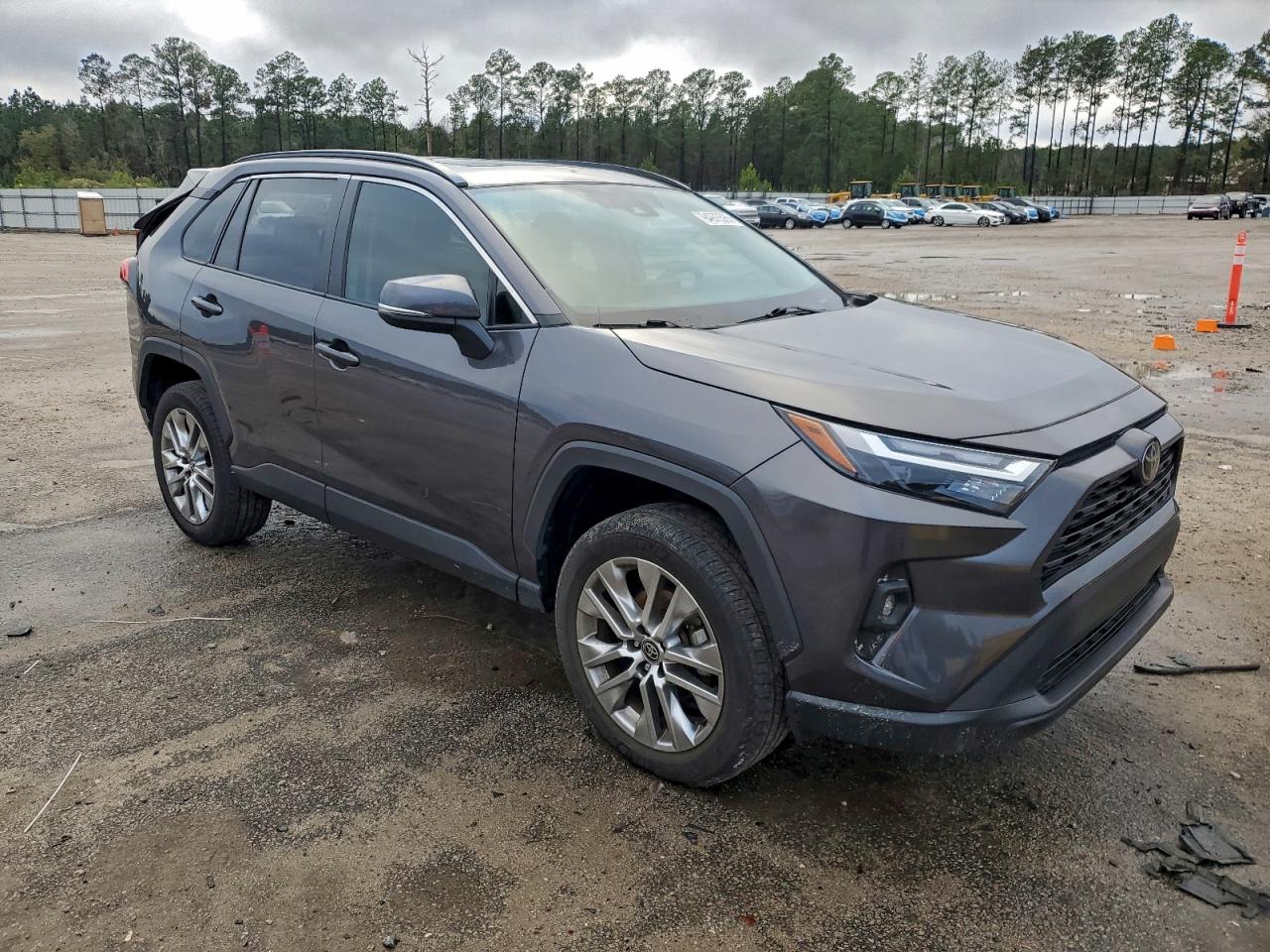 Toyota RAV4 Xle Premium Image 6