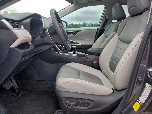 Toyota RAV4 Xle Premium Image 11