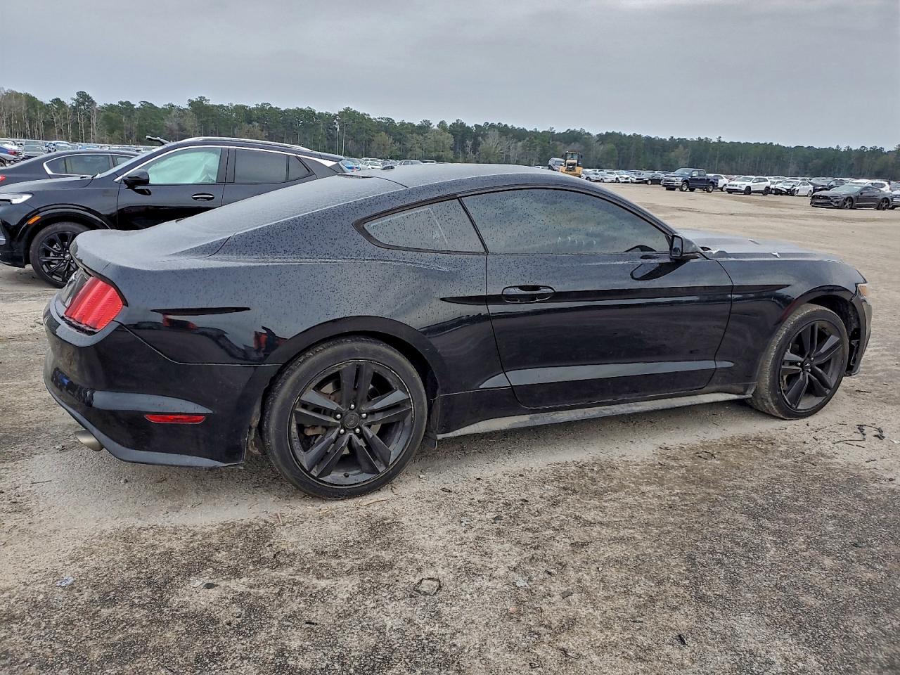 Ford Mustang Image 5