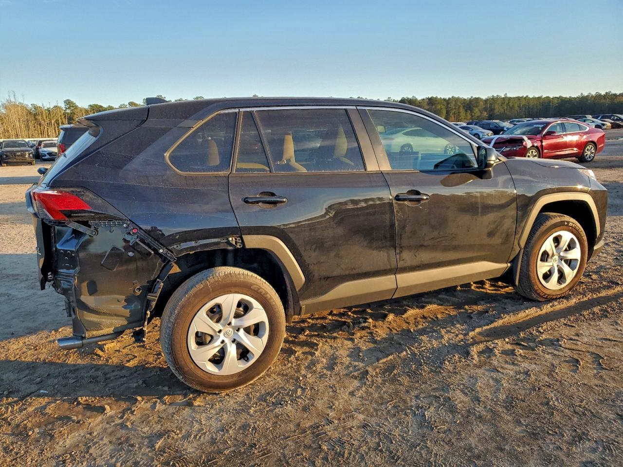Toyota RAV4 Le Image 4