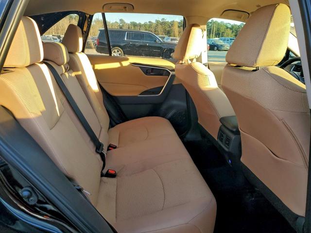 Toyota RAV4 Le Image 12