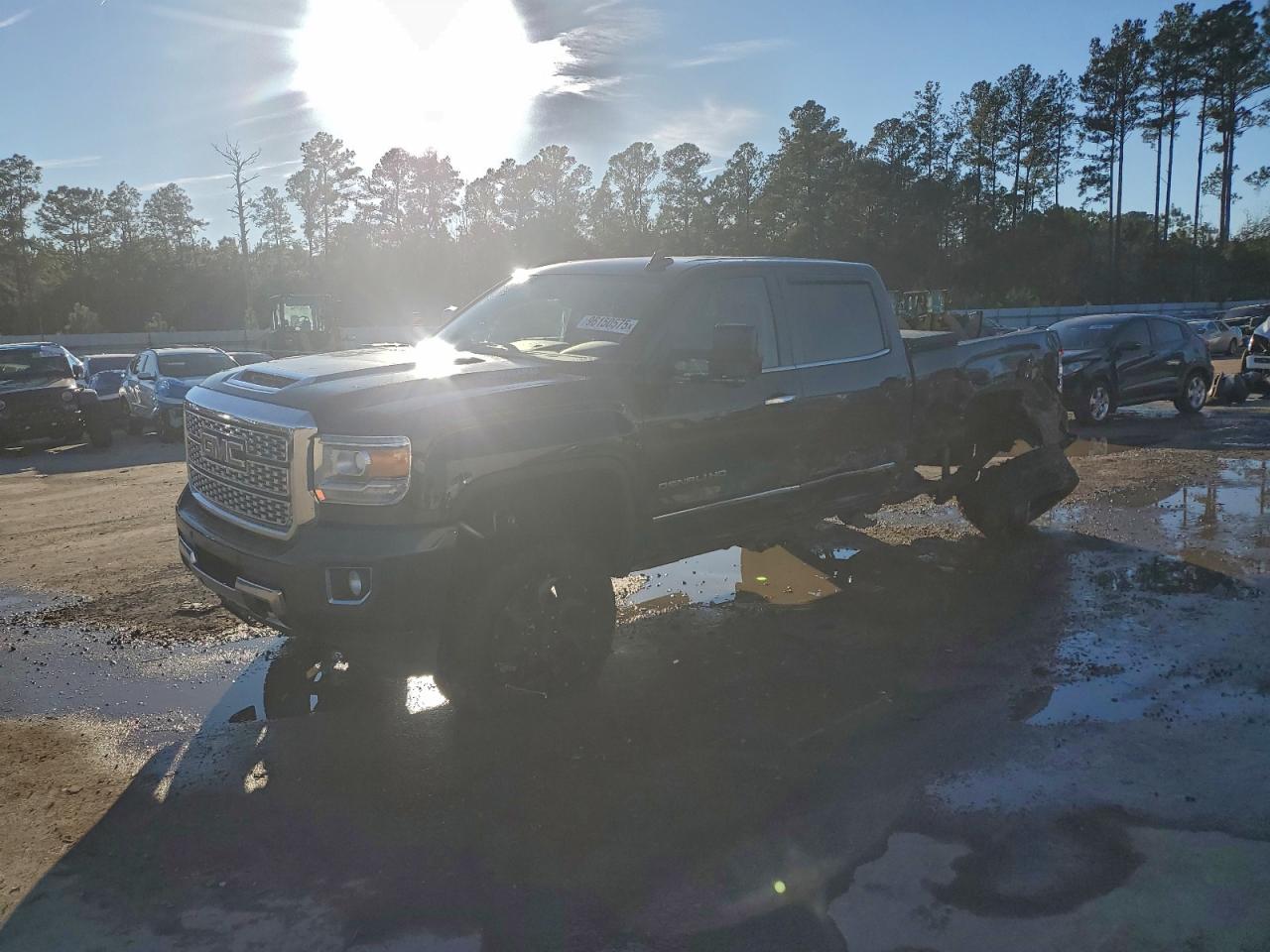 GMC Sierra K2500 Denali Image 1