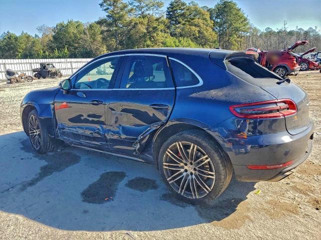Porsche Macan Turbo Image 2