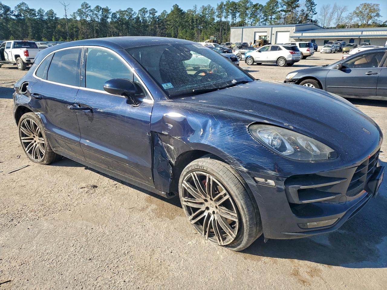 Porsche Macan Turbo Image 3