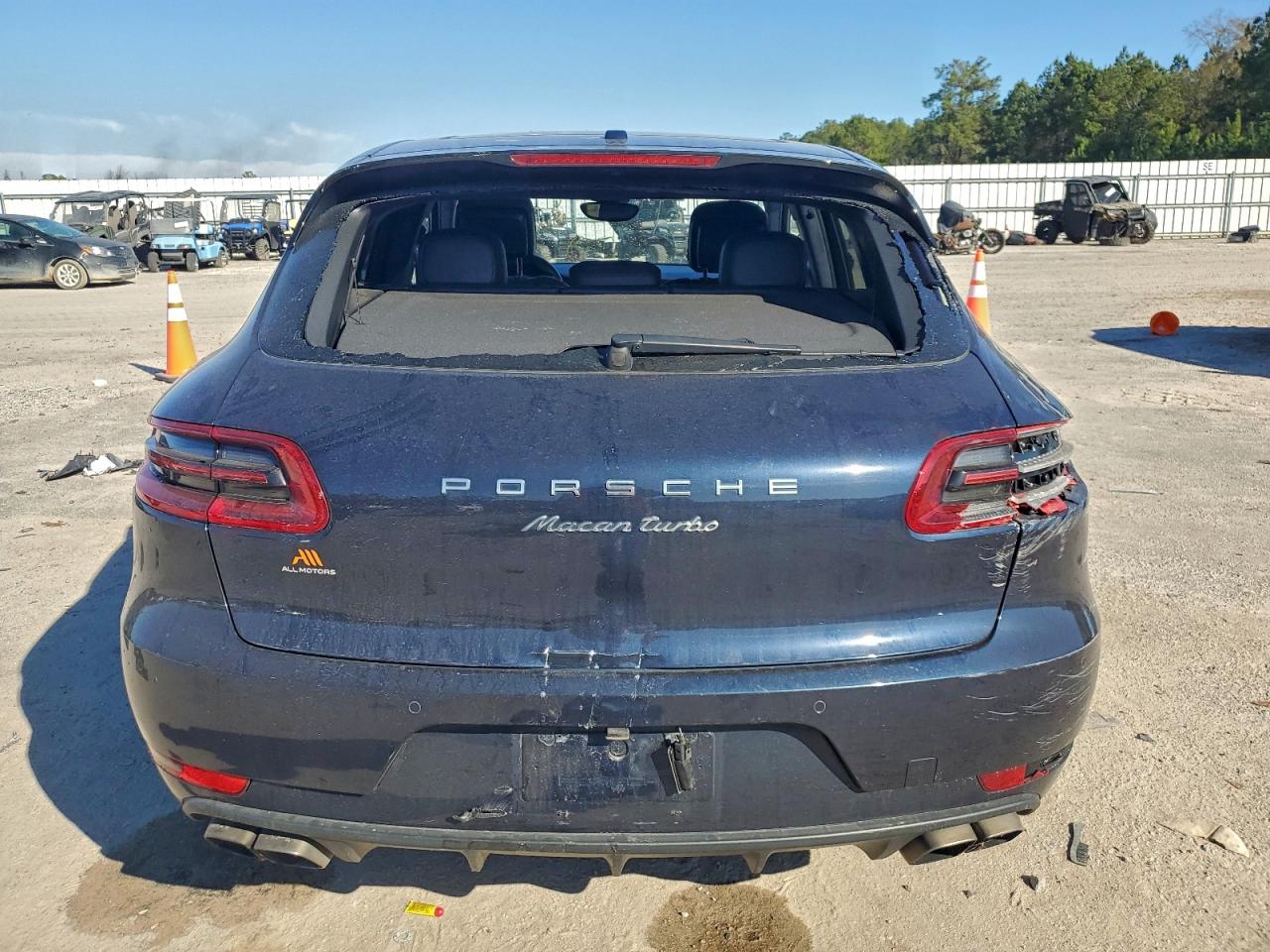 Porsche Macan Turbo Image 11