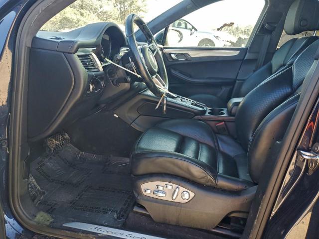 Porsche Macan Turbo Image 13