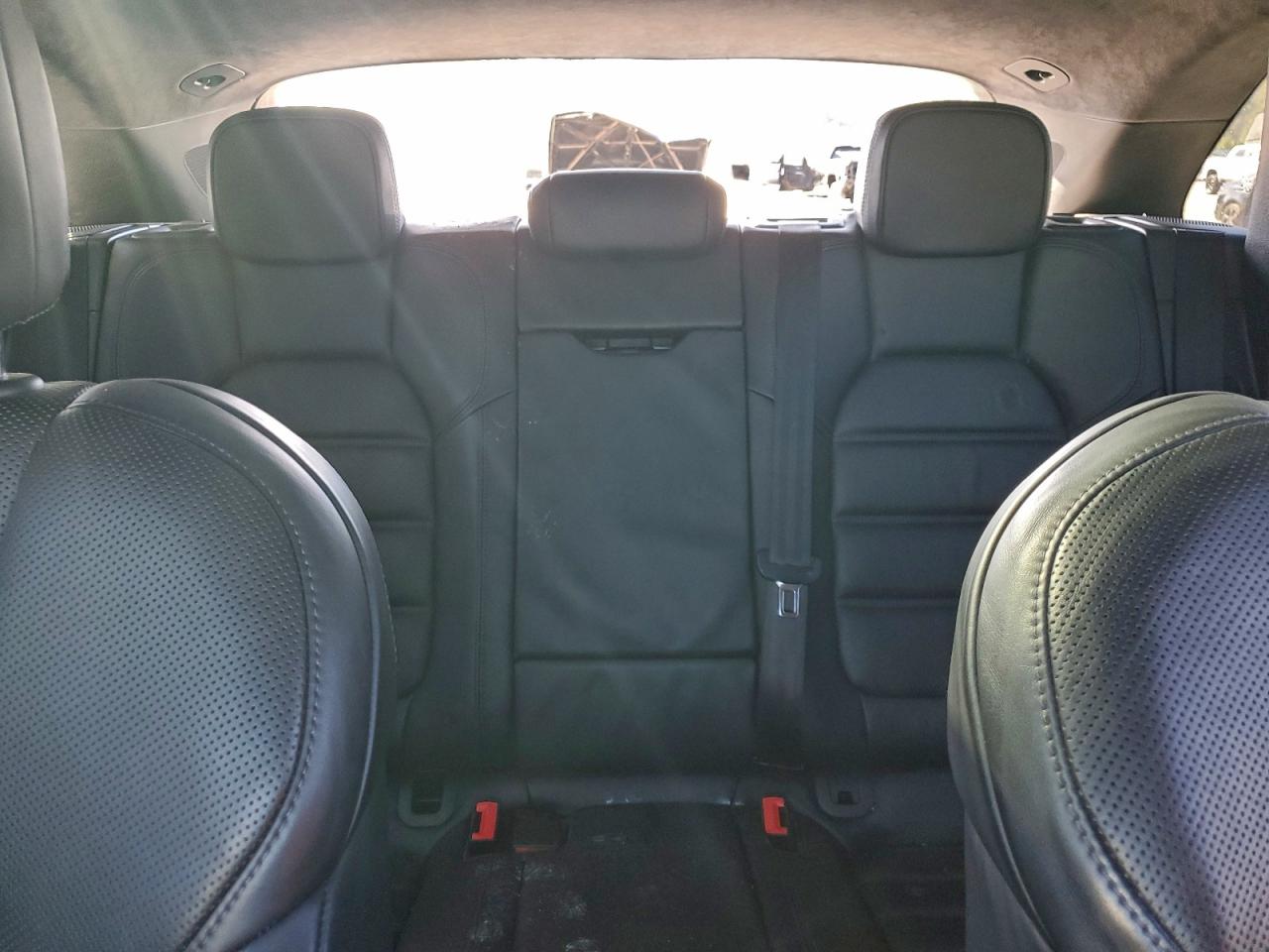 Porsche Macan Turbo Image 9