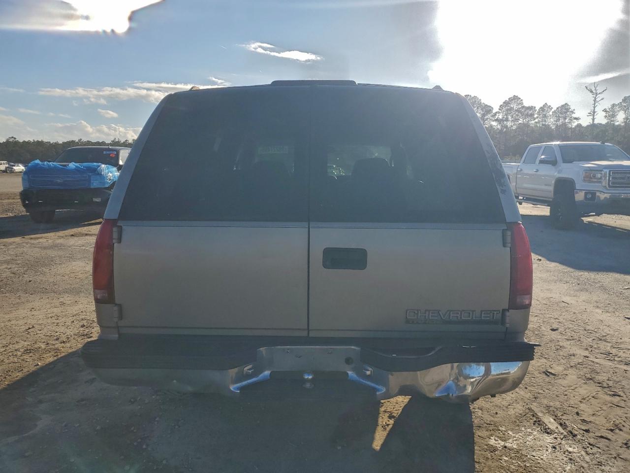 Chevrolet Tahoe C1500 Image 6