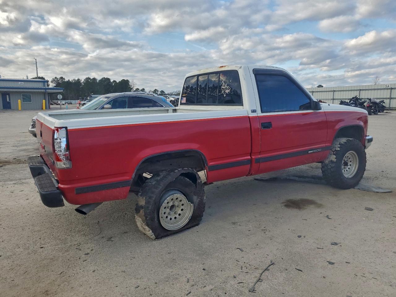 GMC Sierra C1500 Image 2