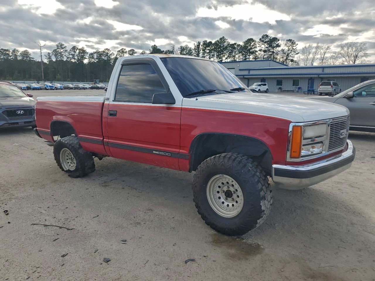 GMC Sierra C1500 Image 11