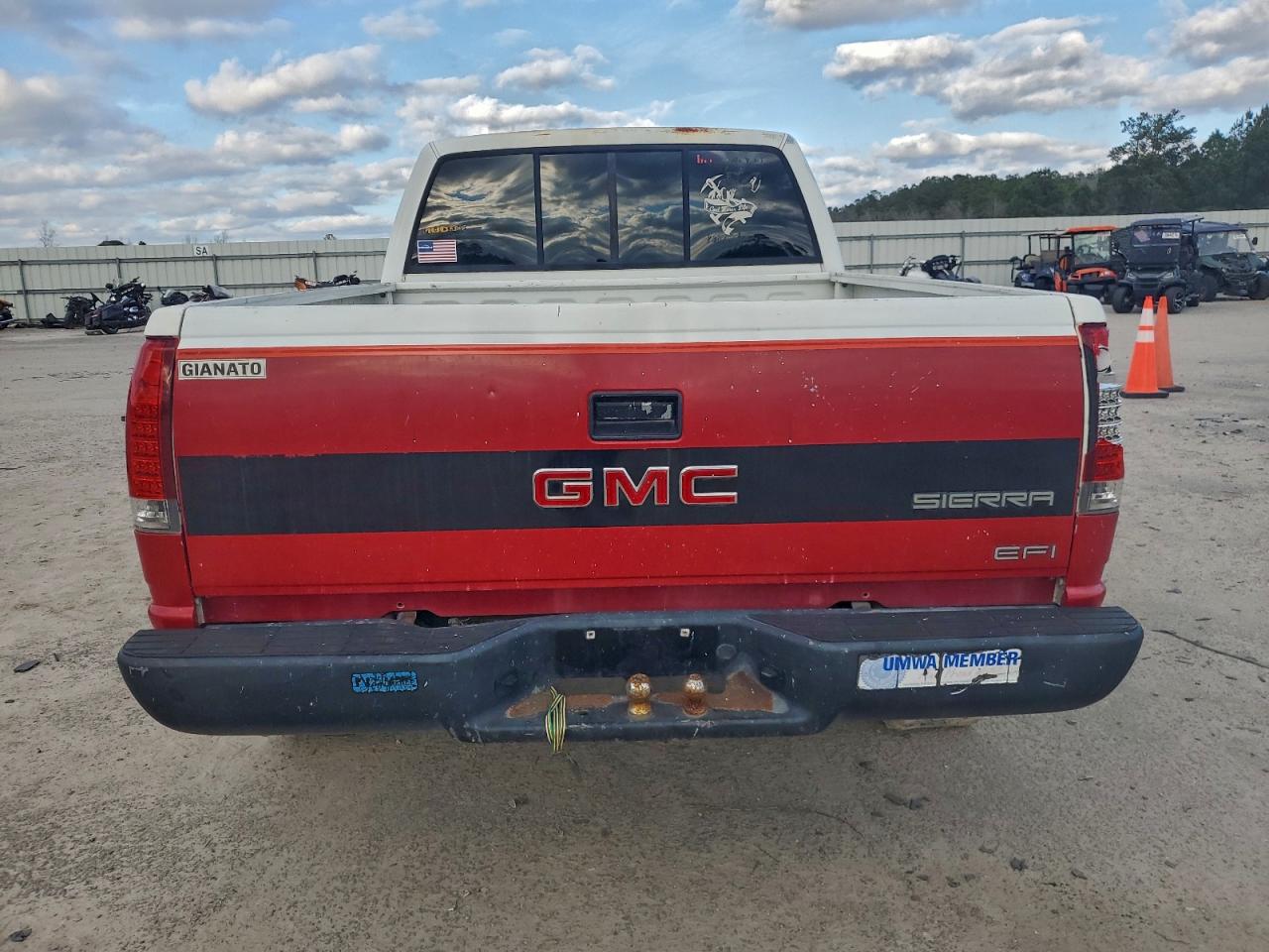 GMC Sierra C1500 Image 10