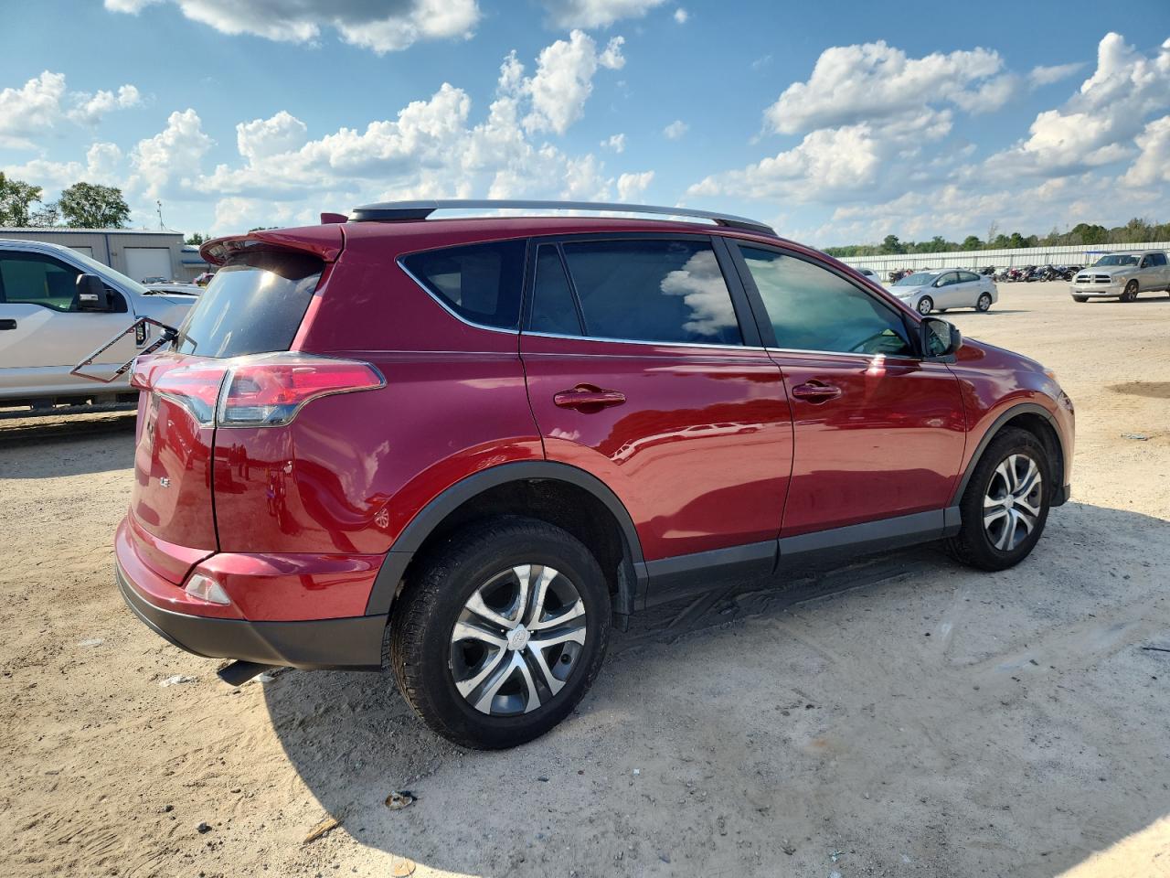 Toyota RAV4 Le Image 10