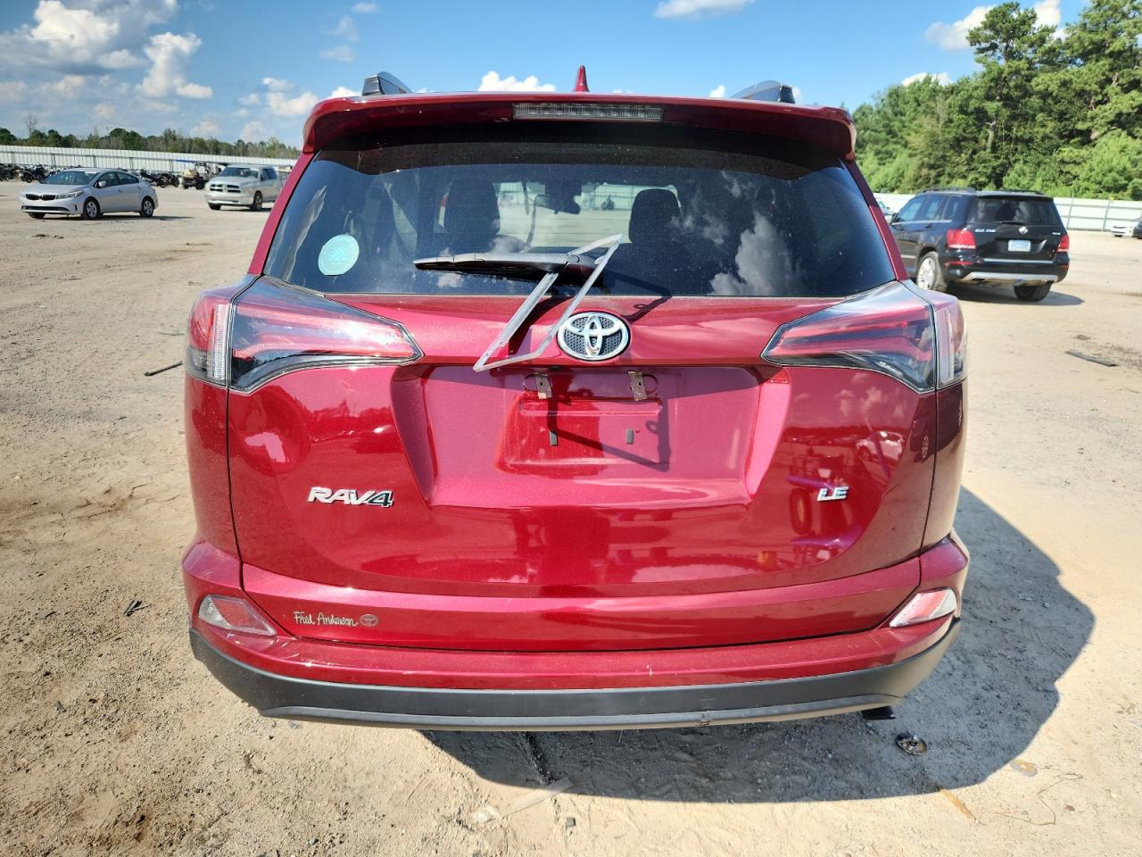 Toyota RAV4 Le Image 12