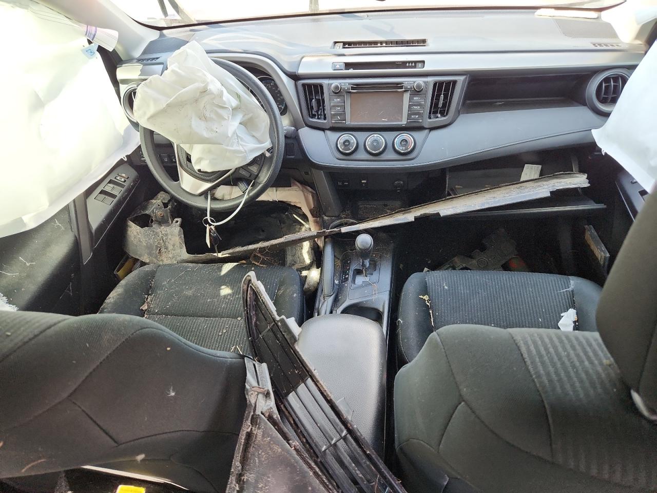 Toyota RAV4 Le Image 6