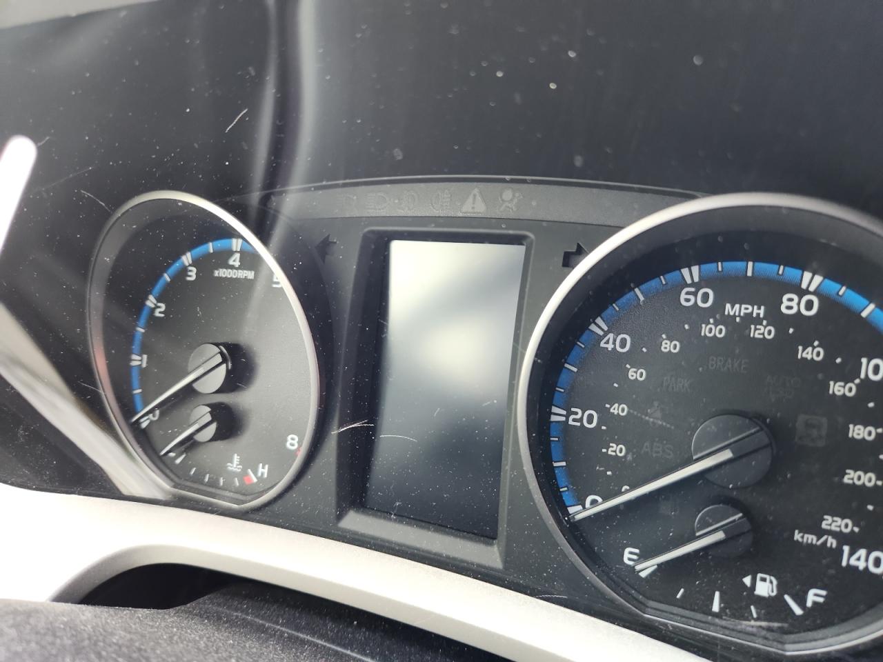 Toyota RAV4 Le Image 4