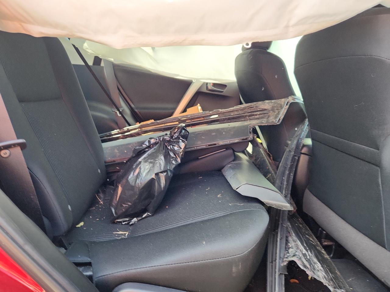 Toyota RAV4 Le Image 3