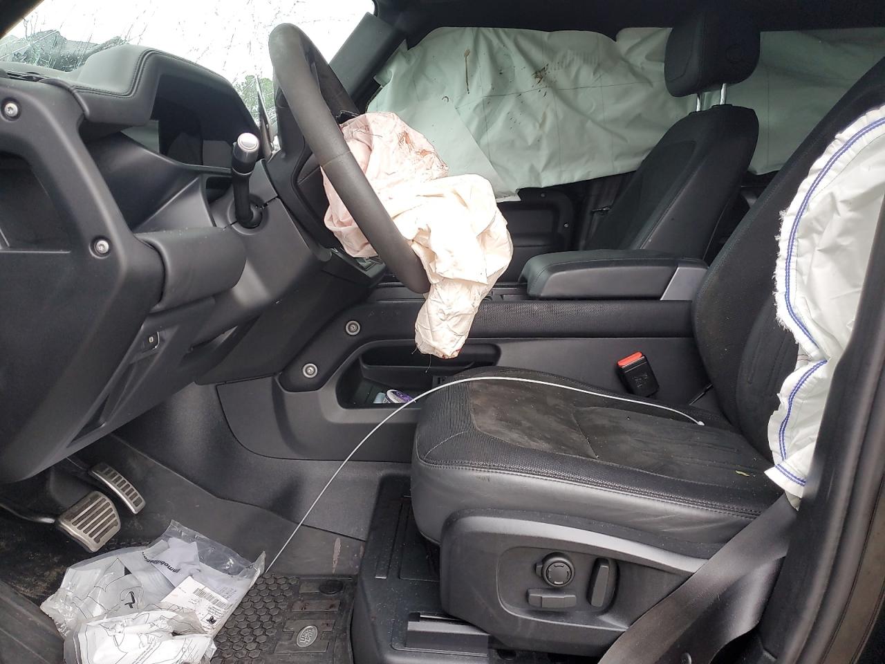 Land Rover Defender 110 Image 6