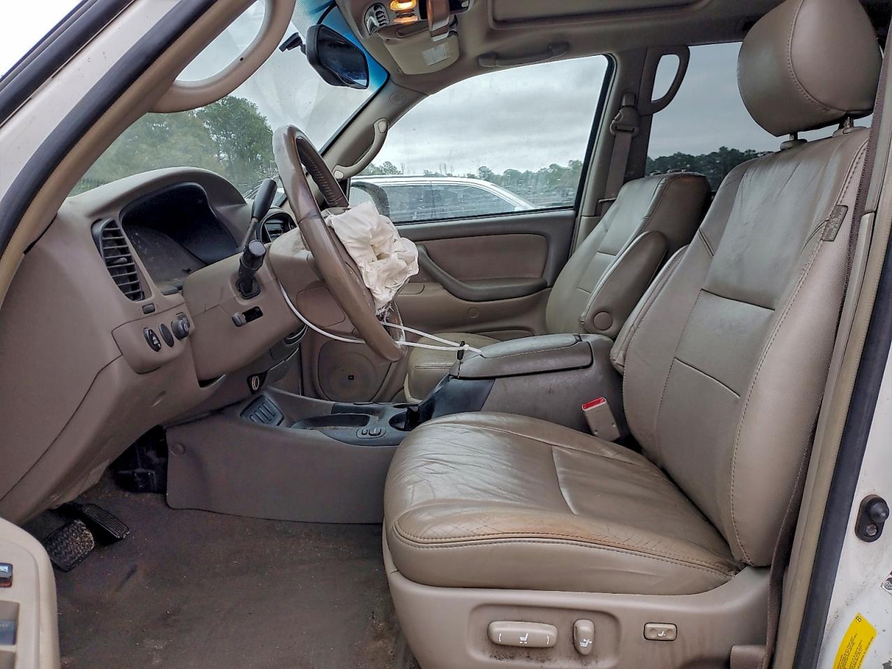 Toyota Sequoia Sr5 Image 3