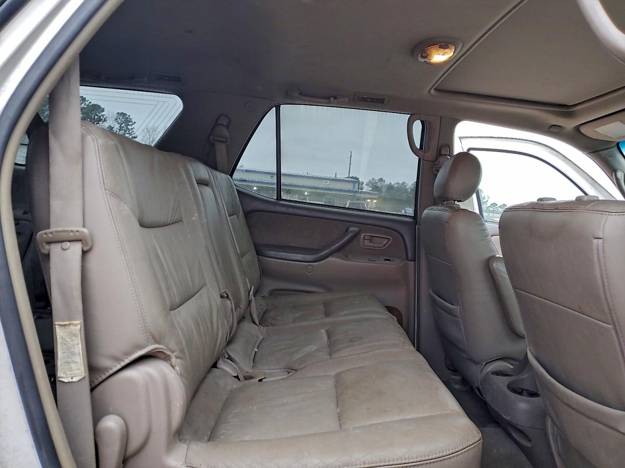 Toyota Sequoia Sr5 Image 8