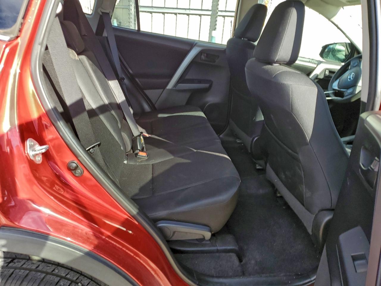 Toyota RAV4 Le Image 6