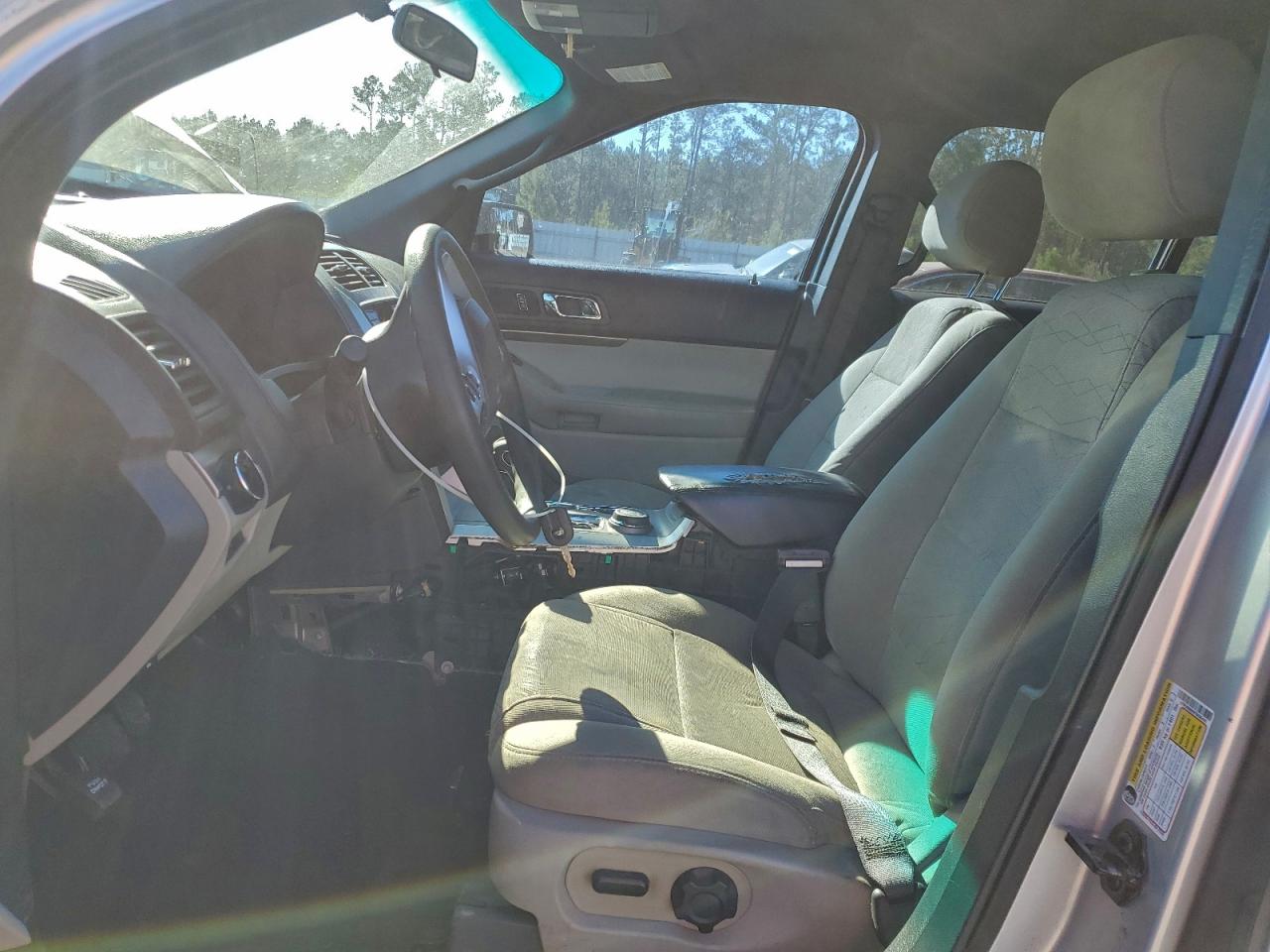 Ford Explorer Image 4