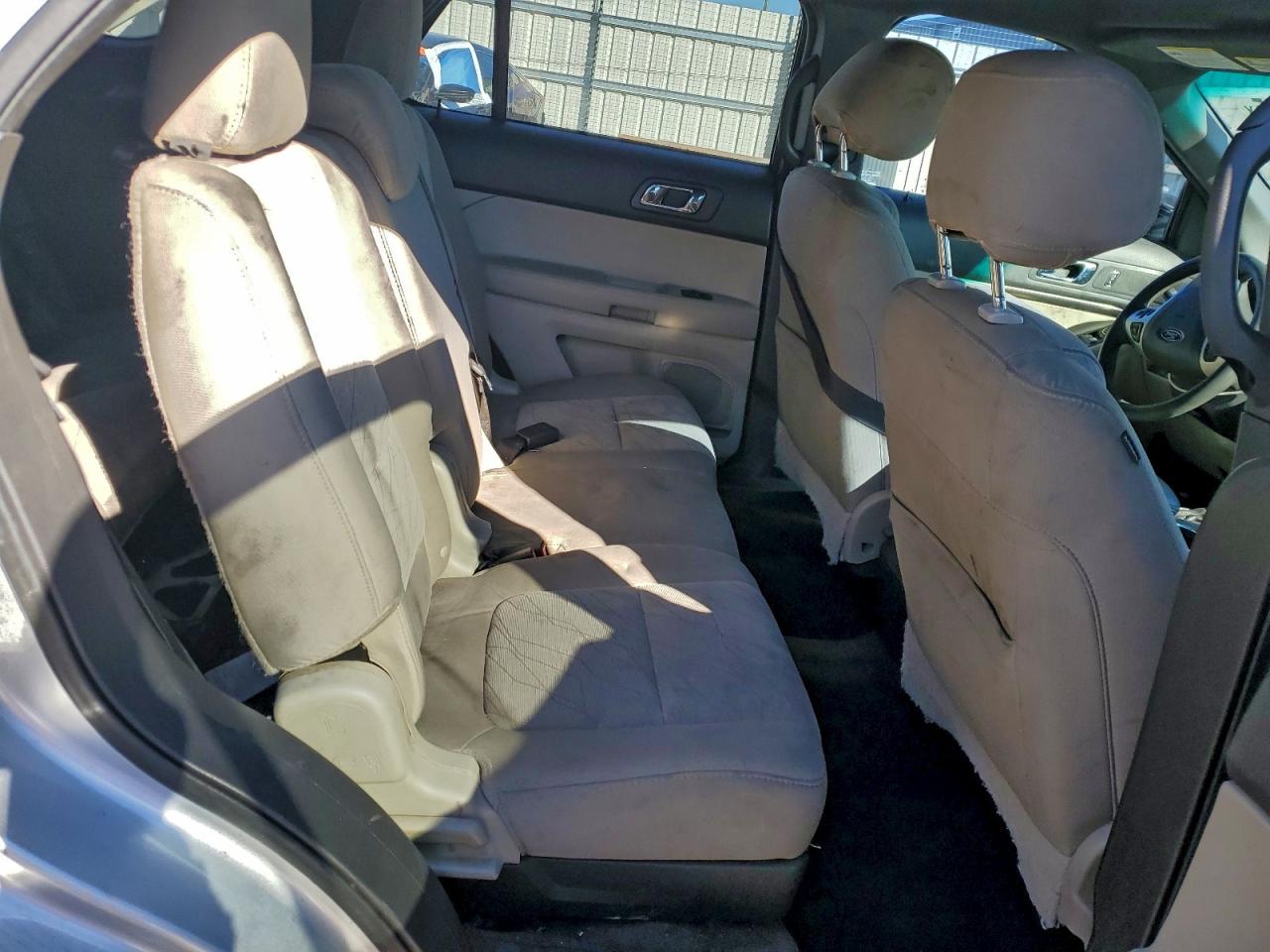 Ford Explorer Image 5