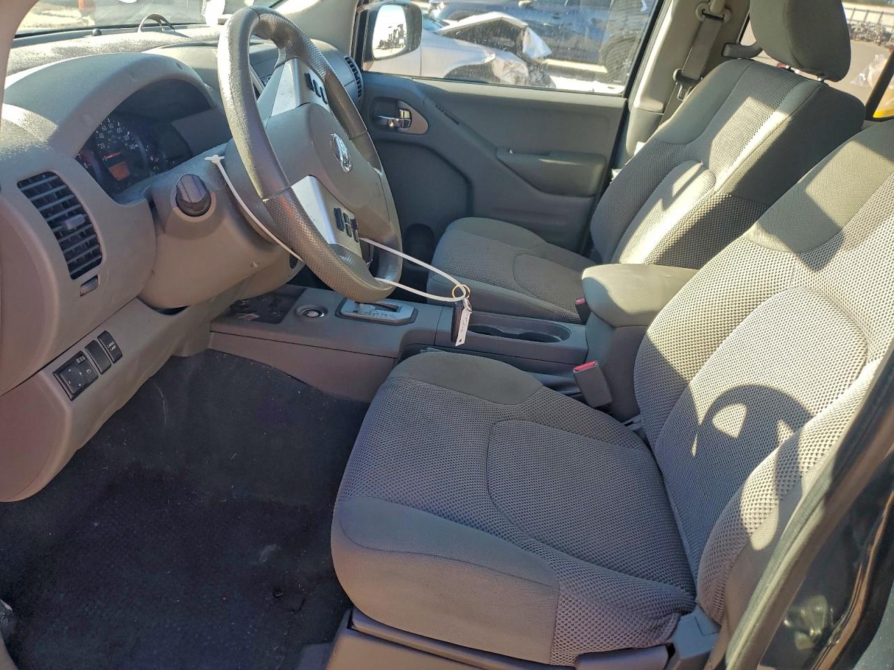 Nissan Frontier S Image 7