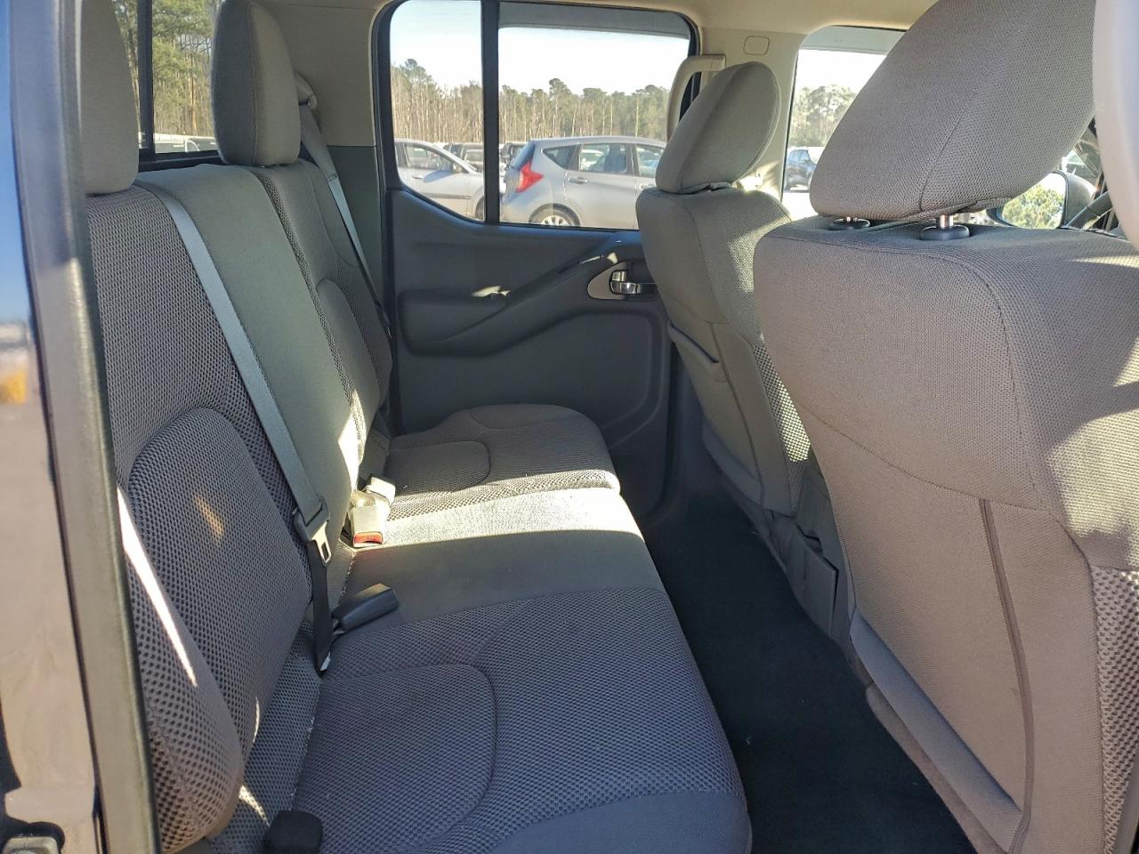 Nissan Frontier S Image 4