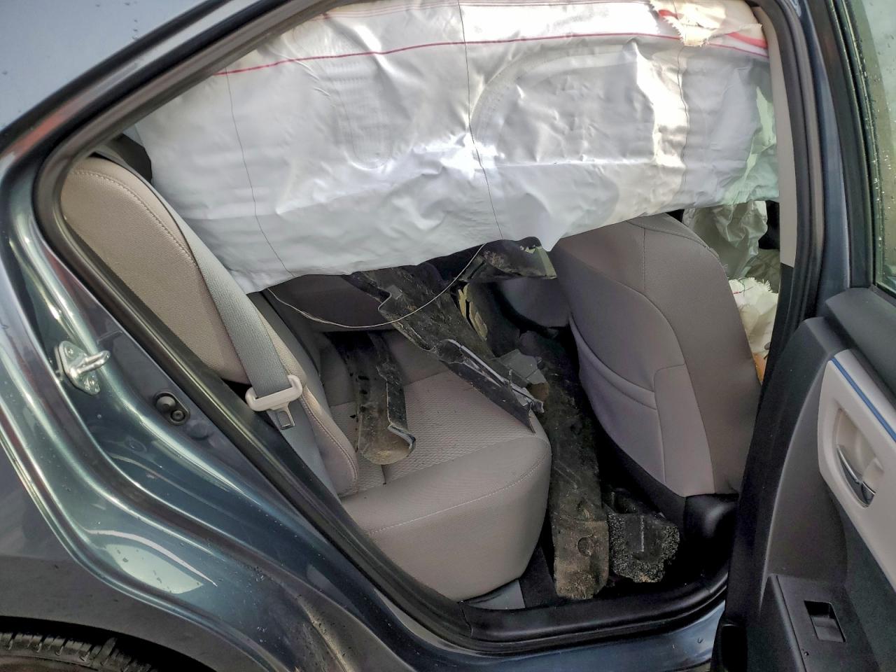 Toyota Corolla L Image 5