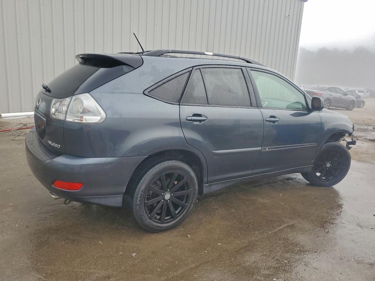 Lexus RX 330 Image 2